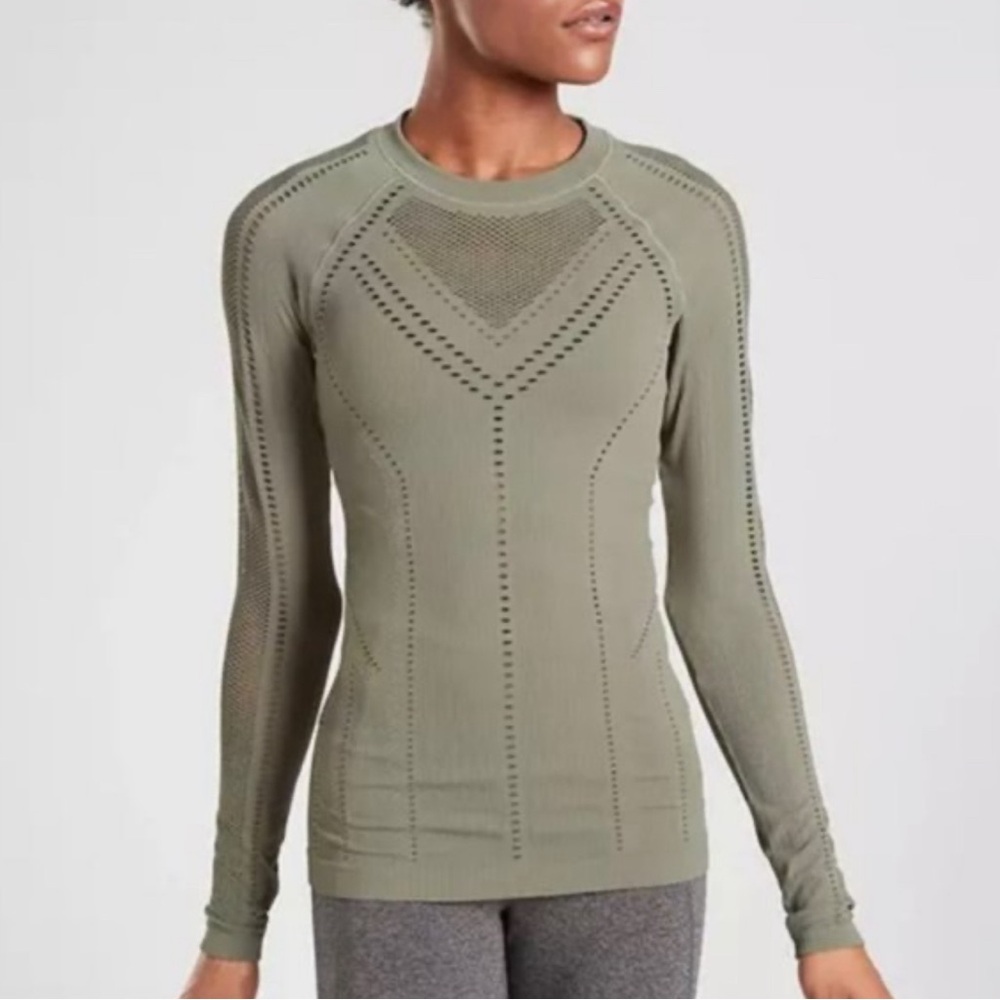 Athleta Oxygen Top in Laurel Olive. Medium.